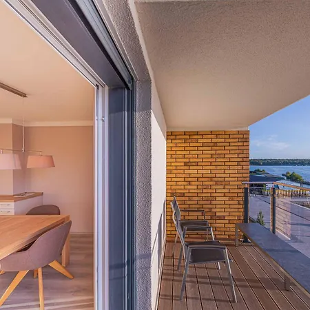 Apartment Entschleunigung - Mit Dachterrasse & Mueritzblick In Der Hafenresidenz